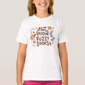 Cozy Hot Cocoa en Fuzzy Sokken Ontwerp T-shirt (Voorkant)