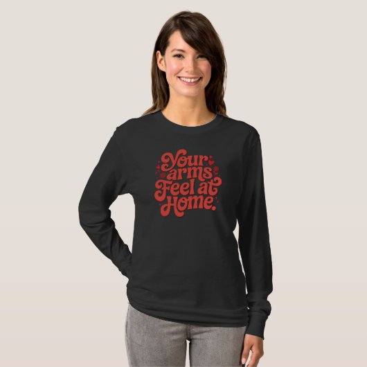 Cozy In Your Arms Cute Romantic Typography Gift  T-shirt (Voorkant volledig)