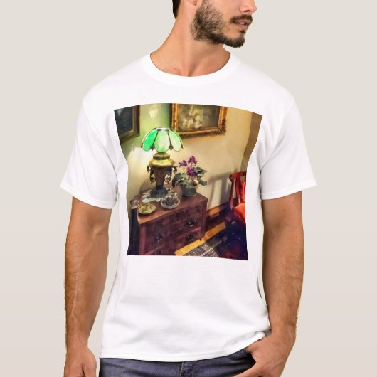 Cozy Parlor met ventilator Petal Lamp T-shirt (Voorkant)