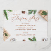Cozy Rustic Pine Leaves Kerstfeest Folie Uitnodiging (Voorkant)