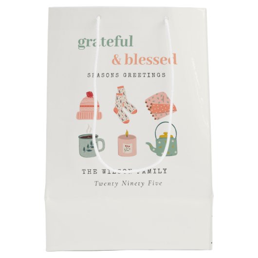 Cozy Scandi Winter Essential Seasons Greetings Medium Cadeauzakje (Achterkant)