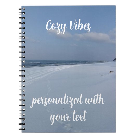 Cozy Vibes Winterstrand Monogram Notitieboek (Voorkant)