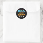 CPA Exam Survivor Ronde Sticker (Tas)