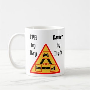 CPA overdag, gamer 's nachts Koffiemok