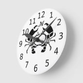 Crab Monogram in een Black Stencil Style Ronde Klok (Hoek)