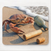 Crab Reading a Message on a Beach Muismat (Voorkant)