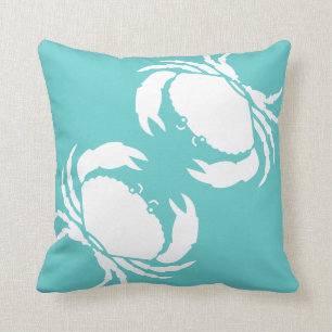 CRABS WHITE op blauwgroen blauwe kussen