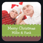 Crafty Green lint foto Merry Christmas sticker<br><div class="desc">Uw vakantiegiften en arrangementen zijn ultra speciaal met deze aangepaste foto cadeau labels. Sticker is voorzien van uw foto achter een groen lint. Pas aan met uw groet en naam. Deze feestelijke vakantielabels zijn ideaal voor cadeauzakken,  dozen,  snoepjes tassen,  muntblikjes,  potjes en meer!</div>