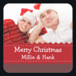 Crafty rood lint foto Merry Christmas sticker<br><div class="desc">Uw vakantiegiften en arrangementen zijn ultra speciaal met deze aangepaste foto cadeau labels. Sticker is voorzien van uw foto achter een groen lint. Pas aan met uw groet en naam. Deze feestelijke vakantielabels zijn ideaal voor cadeauzakken,  dozen,  snoepjes tassen,  muntblikjes,  potjes en meer!</div>