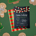 Cranberry en Popcorn Rustic Chalkboard Kerstmis Kaart<br><div class="desc">Heroveren dat rustieke,  huiselijke gevoel van Kerstmis met deze Cookie Exchange-uitnodigingen met snaren van veenbessen en popcorn met een rood en groen gingham-patroon op de rug. Elk veld is volledig aanpasbaar om precies te zeggen wat u wilt!</div>