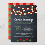 Cranberry en Popcorn Rustic Chalkboard Kerstmis Kaart<br><div class="desc">Recaptuur die heerlijk,  homespun van Kerstmis voelt met deze uitnodigingen van de Uitwisseling van Koekjes die koorden van kruidbessen en popcorn met een rood en groen gingham patroon op de rug voorzien.  Elk gebied is volledig klantgericht om enkel te zeggen wat u wilt!</div>