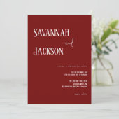 Cranberry Red Modern Elegant Wedding Invitation Kaart (Staand voorkant)