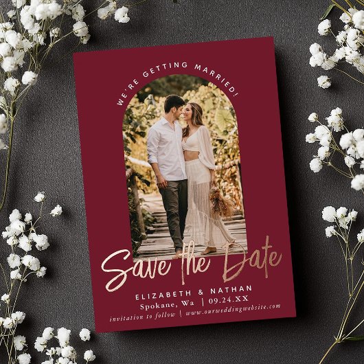 Cranberry Save the Date Stylish Script Photo Folie Uitnodiging
