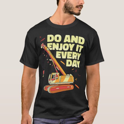 Crane Operator doet en geniet van het dagelijkse b T-shirt (Voorkant)