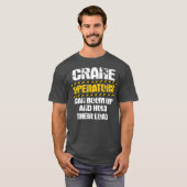 Crane operator geeft design achter kleding t-shirt (Voorkant volledig)