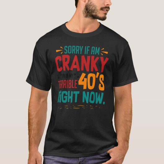 Cranky Forties Sarcastisch 40e Verjaardag Gezegde  T-shirt (Voorkant)