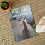 Cranky Guinea Fowl Foto Funny Birthday Kaart<br><div class="desc">Een grappige verjaardagskaart met het foto-afbeelding van een niet zo glamoureus parelhoen met een griezelige houding. Selecteer uit steen of glanzende stijlkaart.</div>