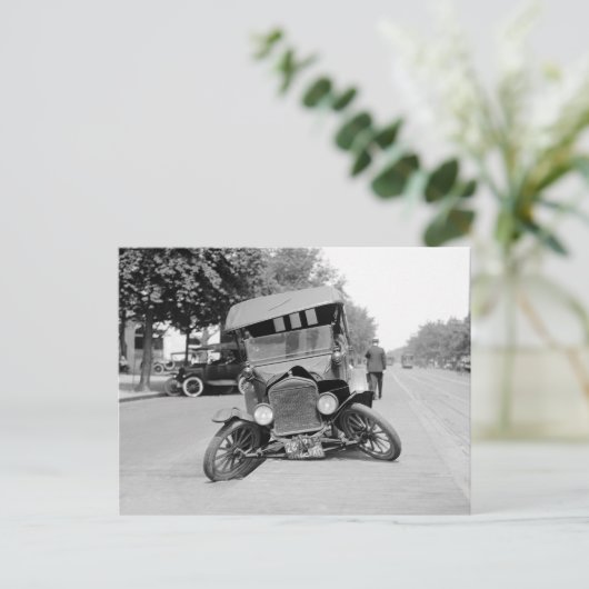 Crashed Vintage Car, 1922 Briefkaart (Staand voorkant)