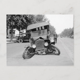 Crashed Vintage Car, 1922 Briefkaart