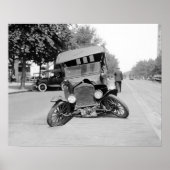 Crashed Vintage Car, 1922.  foto Poster (Voorkant)