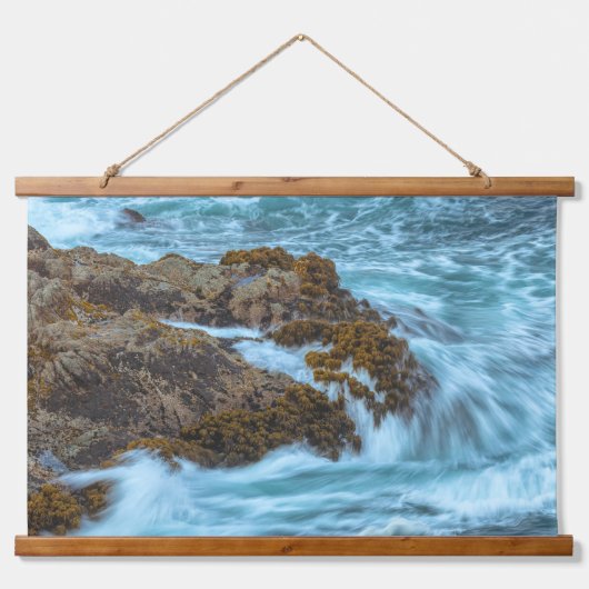 Crashing Ocean Waves on Rocky Shore Hangend Wandkleed (Voorkant)