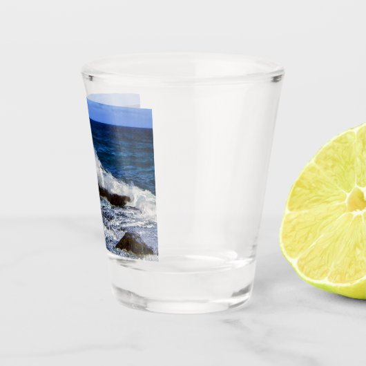 Crashing Wave On Rock Formation Shot Glass Glas (Rechts)