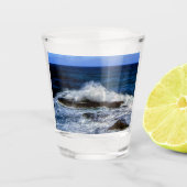 Crashing Wave On Rock Formation Shot Glass Shot Glas (Voorkant)