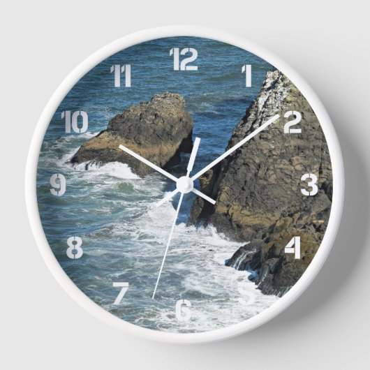 Crashing Waves op Rocky Coastline (Voorkant)