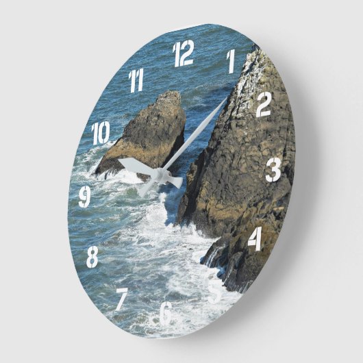 Crashing Waves op Rocky Coastline Grote Klok (Hoek)