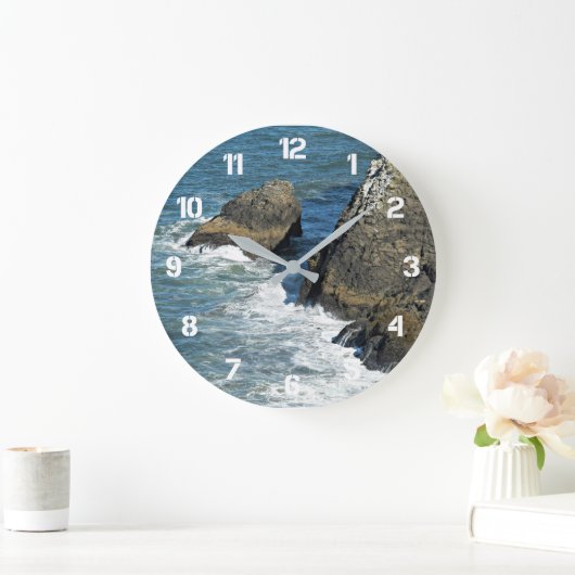 Crashing Waves op Rocky Coastline Grote Klok (Huis)