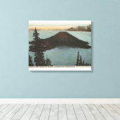 Crater Lake, Oregon - Wizard Island Uitzicht #1 Canvas Afdruk (Insitu (Houten vloer))