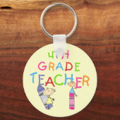 Crayons 4th Grade Teacher T-shirts en cadeautjes Sleutelhanger (Voorkant)
