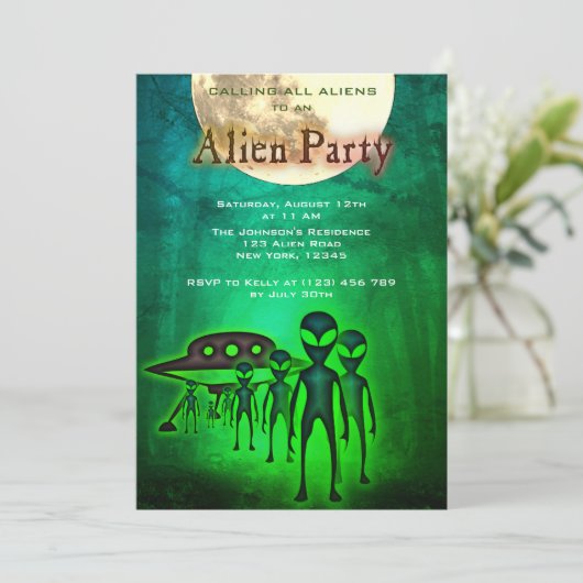 Crazy Alien & UFO in Forest Party Uitnodigen Kaart (Staand voorkant)