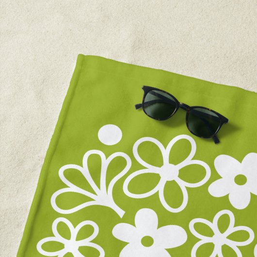 Crazy Daisy Pattern in Spring Green met naam Strandlaken (In situ)