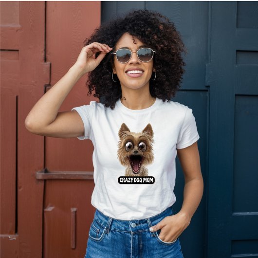 Crazy Dog Mom beroemd gemaakt door Crazy Dog T-shirt