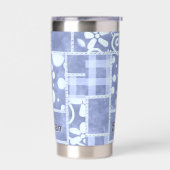 Crazy Quilt Blauwe Gingham Bloemstuk Persoonlijk  Geïsoleerde Drinkbeker (Links)