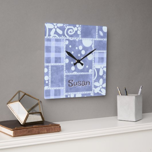 Crazy Quilt Blauwe Gingham Bloemstuk Persoonlijk Vierkante Klok (Kantoor)