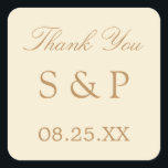 Cream Beige Wedding Favor Dank u Sticker<br><div class="desc">Cream Beige Wedding Favor Hartelijk dank Sticker,  pas je aan met initialen van het stel en de datum van de bruiloft,  met behulp van de online personalisatie-sjabloon voordat je bestelt. Een mooie sticker met stijlvolle tekst in een gouden kleur van beige op een crèmeachtergrond.</div>