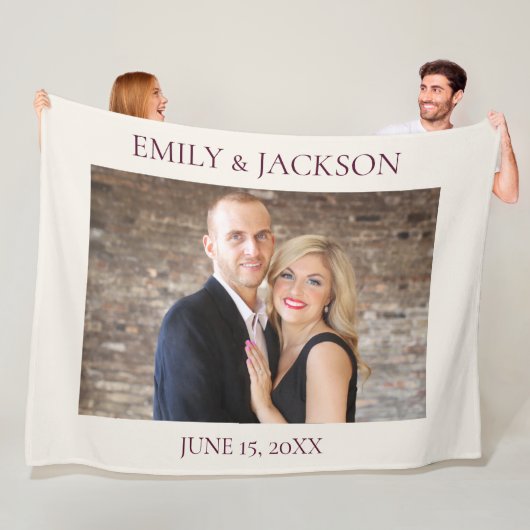 Cream Burgundy Wedding Verloving Foto Fleece Deken (In situ)