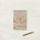 Cream Colour Roos Closeup Post-it® Notes (Op bureau)