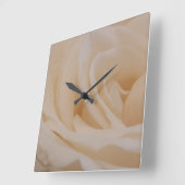 Cream Colour Roos Closeup Vierkante Klok (Hoek)