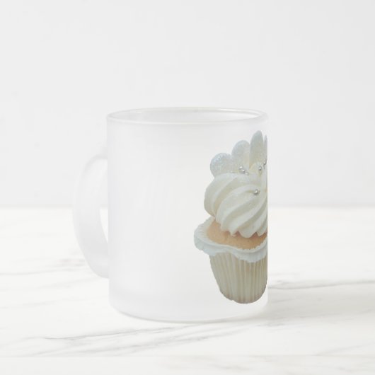 Cream cupcake met mok van hartenglas (Voorkant links)