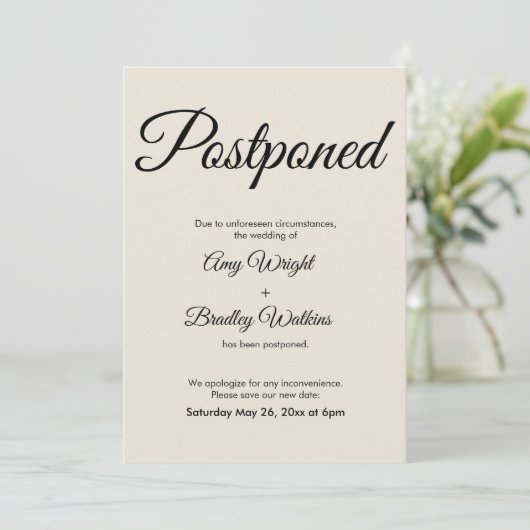 Cream Elegant stelt aankondiging van huwelijk uit (Staand voorkant)