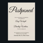 Cream Elegant stelt aankondiging van huwelijk uit<br><div class="desc">Hier is een eenvoudige kaart om je gasten te informeren als het nodig is om je trouwdatum te wijzigen. Gebruik de velden sjabloon om uw persoonlijke gegevens toe te voegen en deze elegante, minimalistische vormgeving zelf te maken. De crèmeachtergrond kan worden gewijzigd in elke kleur die u wilt. Alle doopvonten...</div>