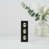 Cream en Black Skull. Primitieve stijl. Mini Visitekaartje (Staand voorkant)