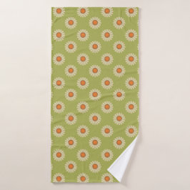 Cream en Oranje Daisies op Avocado Green Pattern Badhanddoek