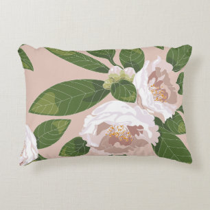 Cream Garden Harmony: Camelia's en groen Accent Kussen