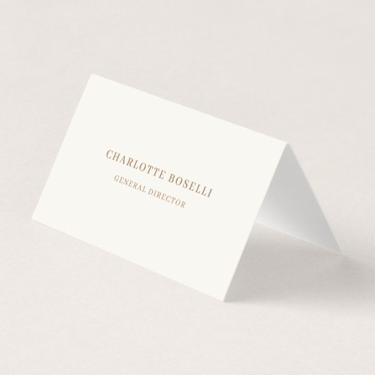 Cream Gold Serif Lettertype Professioneel Mat twee Visitekaartje (Voorkant)