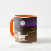 Cream Golden Retriever en Halloween Haunted House Mok (Voorkant links)
