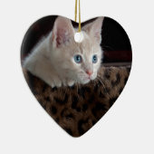 Cream Kitten met mooie blauwe ogen Keramisch Ornament (Rechts)